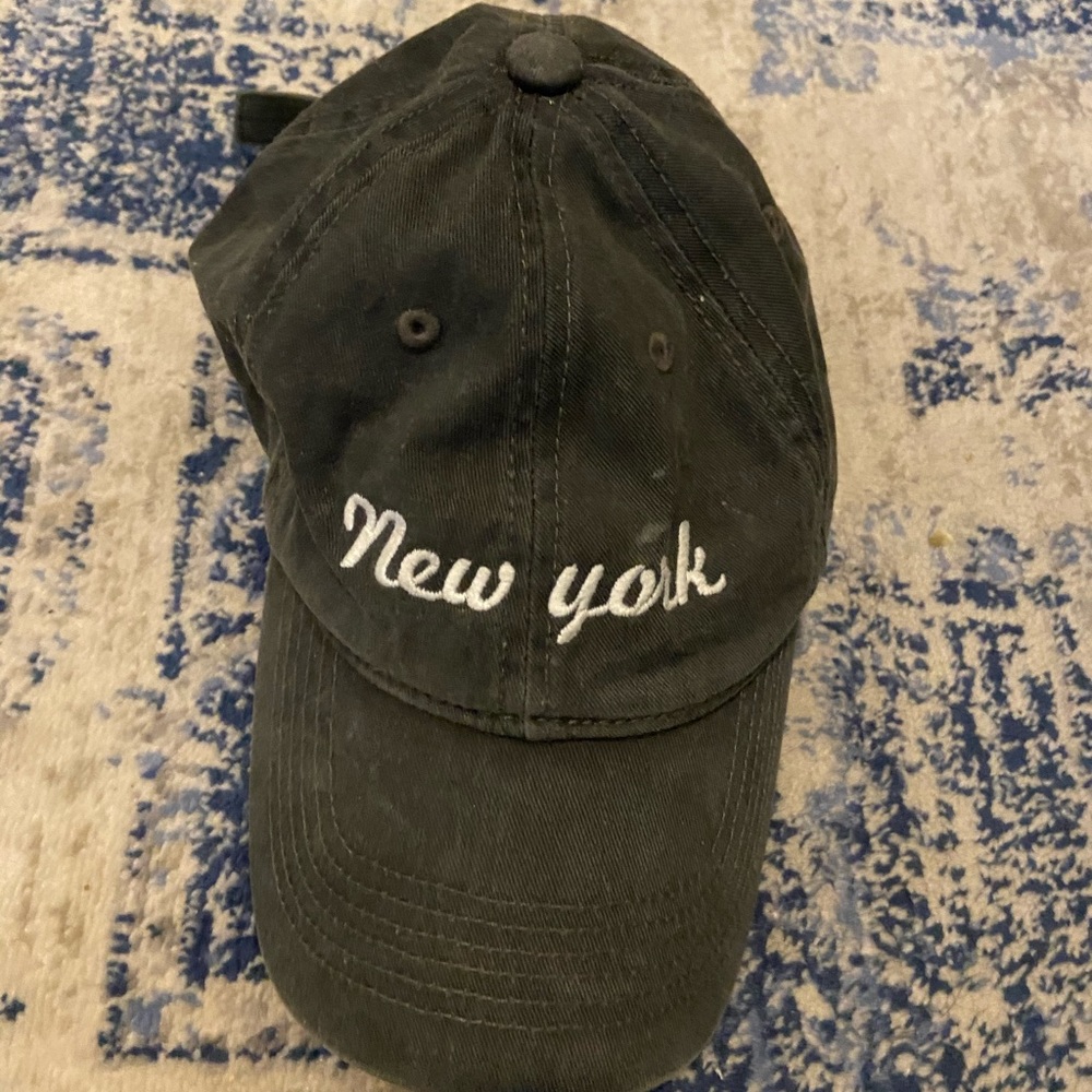 Brandy Melville New York hat